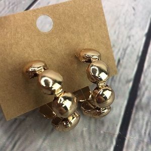 5/$25 Artsy gold tone shiny small hoop earrings